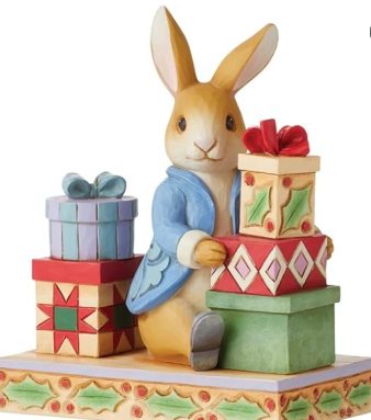 Peter Rabbit met kerst cadeau's, gemaakt door de Kunstenaar Jim Shore.